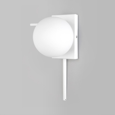 Настенный светильник 40036/1 белый с белым матовым плафоном из стекла E14